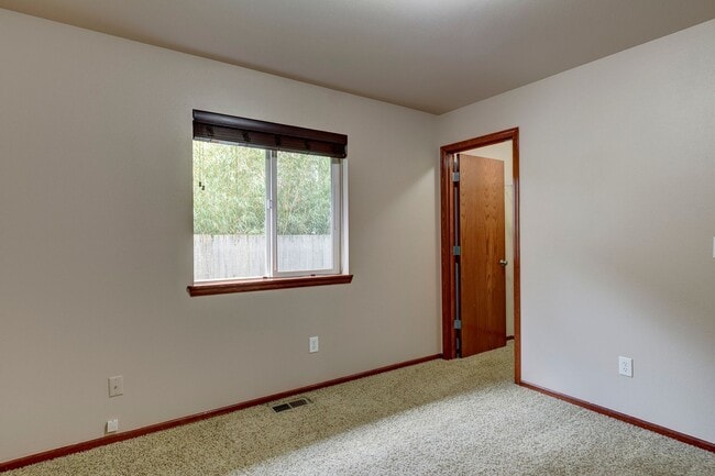 Building Photo - 3 Bedroom/2 Bath with garage home in Crosby Commons