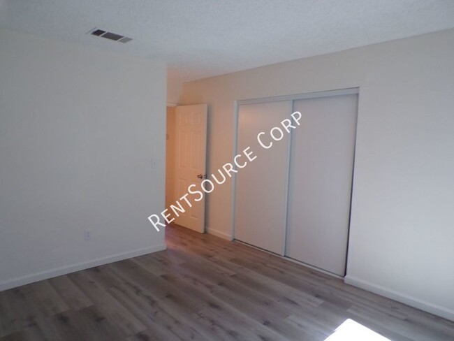 Building Photo - 2 Bedroom 2 Bath Condo for Rent in Barstow