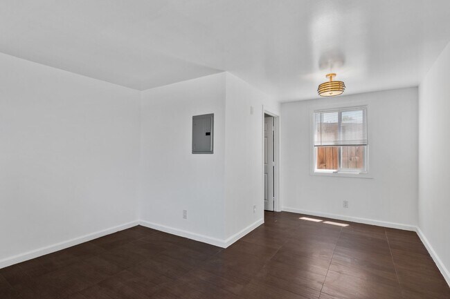 Building Photo - 501 S Lorena St