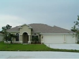 Beautiful 4bdr 3 car garage home in desirable neighborhood - 3615 Soft Breeze Cir