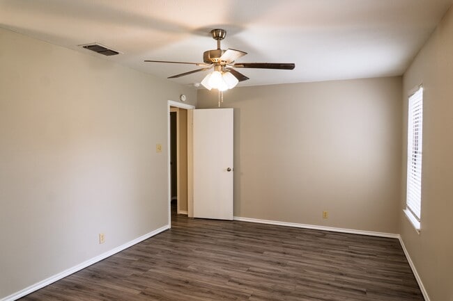 Building Photo - 13207 Larkwalk St