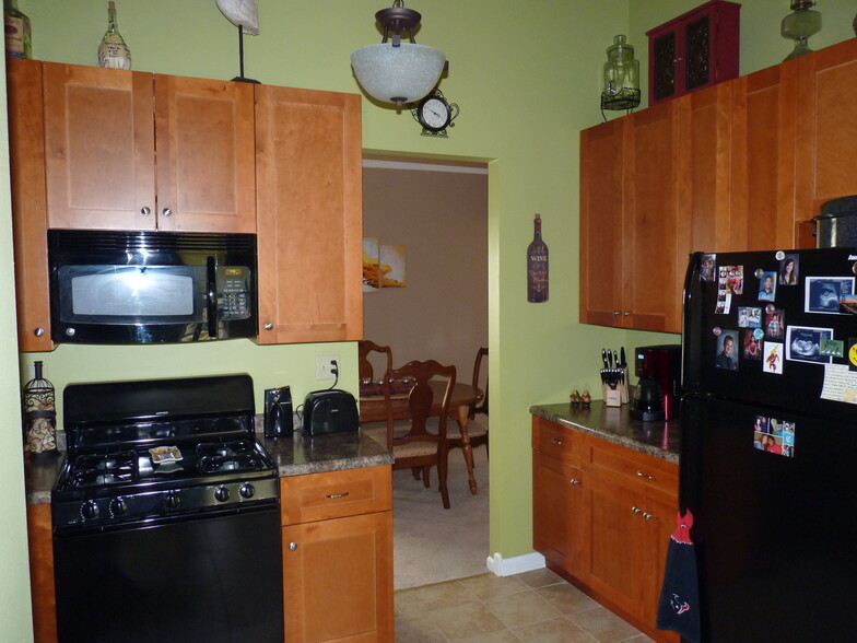 Kitchen - 1236 S Washington St