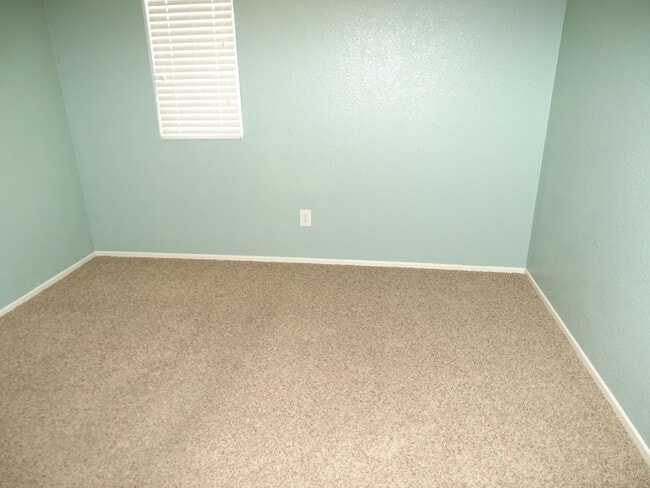 Building Photo - Mountains Edge 3 Bedroom and Loft Home