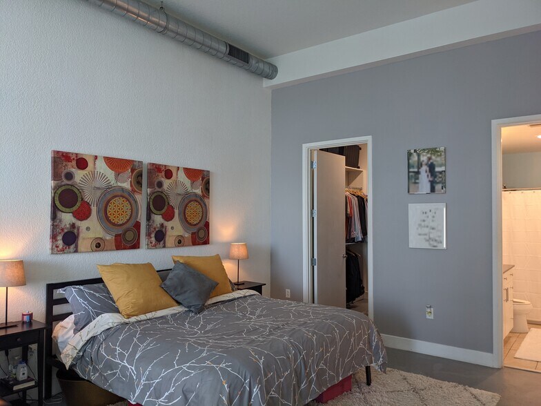 Bedroom Loft - 150 E Robinson St