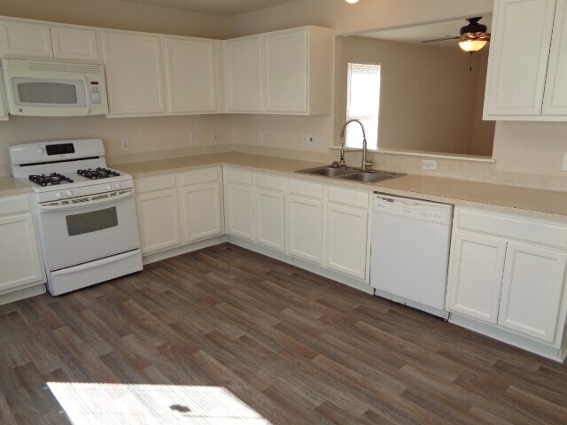 Building Photo - 6440 Mountain Pines Ln