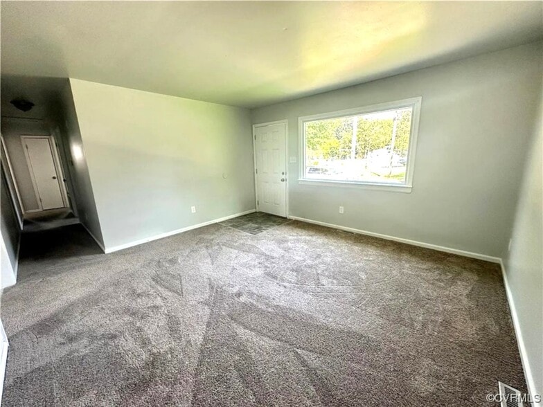 living room, main entrance, hallway connected to all 3 bedrooms - 4020 Piney Rd