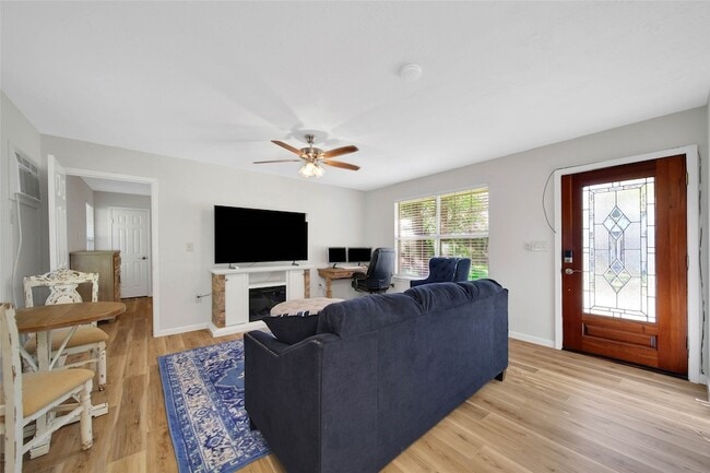 Building Photo - 4072 TX-105