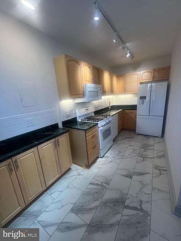 Building Photo - 715 S Washington St