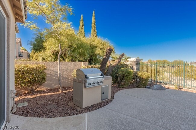 Building Photo - 2749 Botticelli Dr