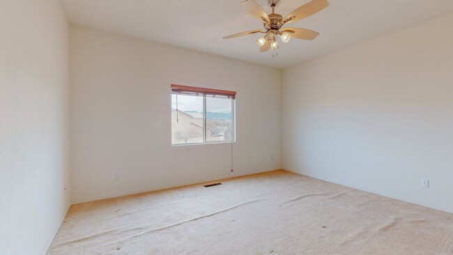 Building Photo - VISTA DEL NORTE 3 Bedroom 2 Bath 2 Car Garage