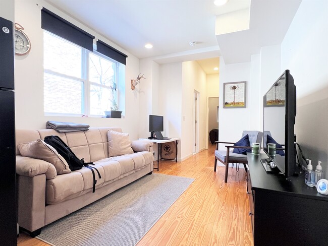 Primary Photo - 2623 W Girard Ave