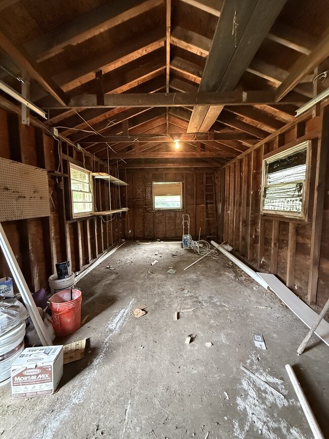 Building Photo - 718 Green Ave