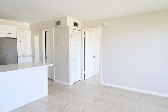 Building Photo - 3000 N Ocean Blvd