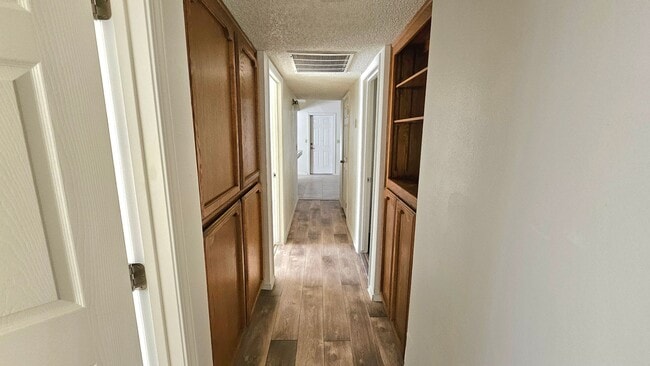 Building Photo - Beautifully Updated 3 Bedroom, 2 Bathroom Home in a Quiet Cul-de-Sac!
