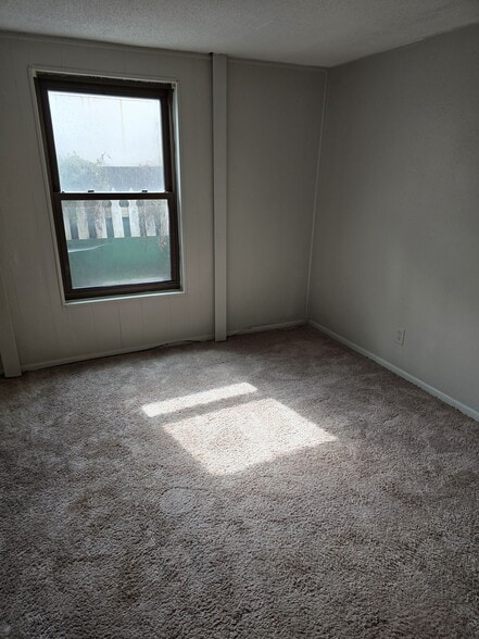 Livingroom - 1216 Beverly St