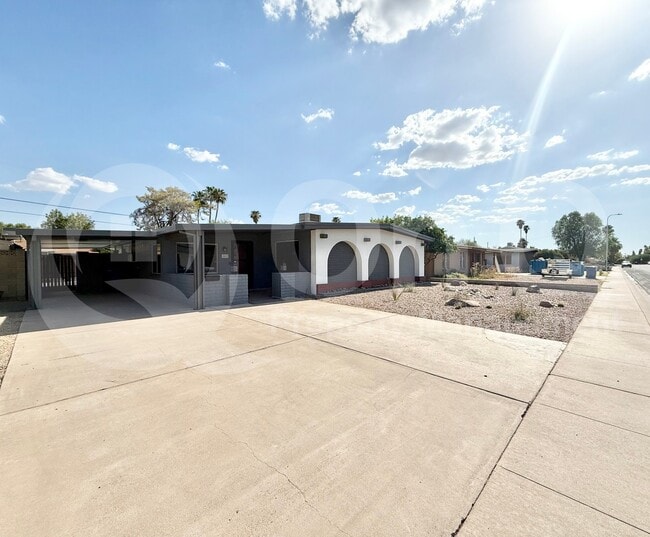 Building Photo - 1413 E Wesleyan Dr