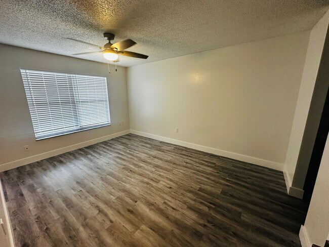 Building Photo - 3005 Wainwright Ct