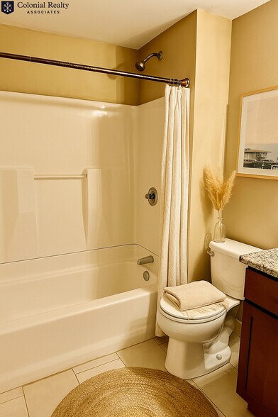 Building Photo - 72 Egmont St