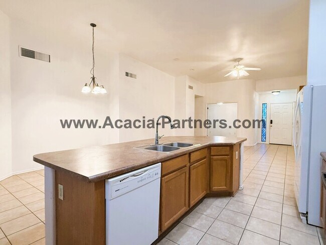 Building Photo - Three bedroom home in Barrio Central