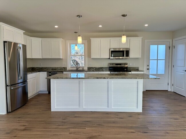 Building Photo - 48 Cedar St