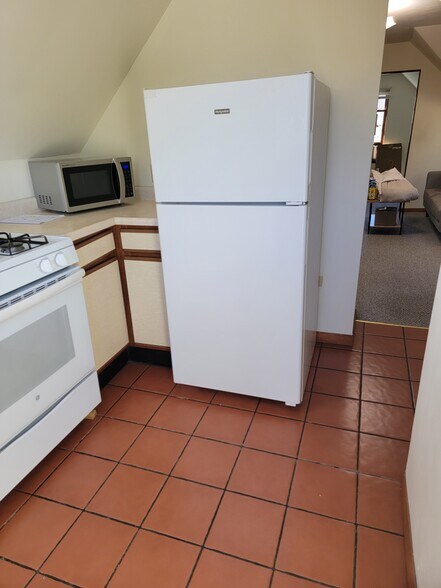 Kithen - 5517 Claybourne St