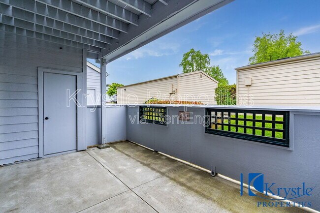 Building Photo - 1201 Glen Cove Pkwy