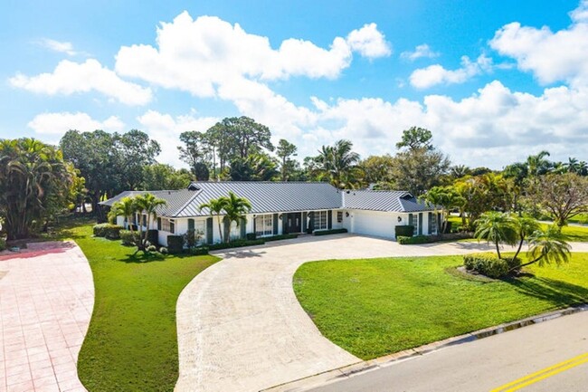 Building Photo - 417 N Country Club Dr