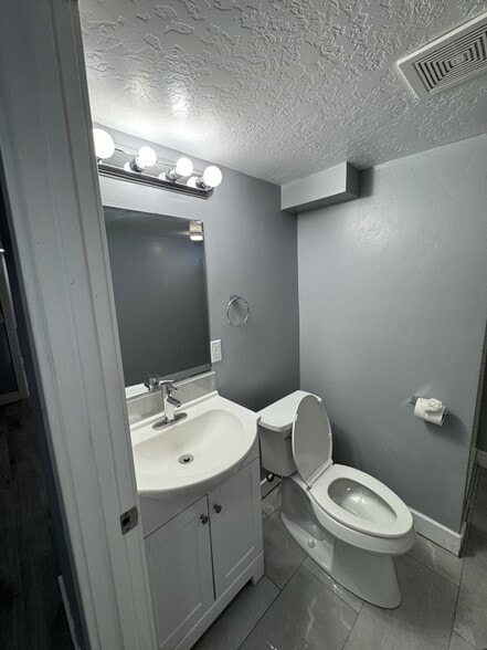 Building Photo - 4206 Annapolis Dr