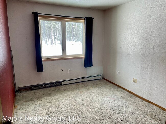 Building Photo - 4 br, 2 bath House - 1070 Oak Crest Crt.