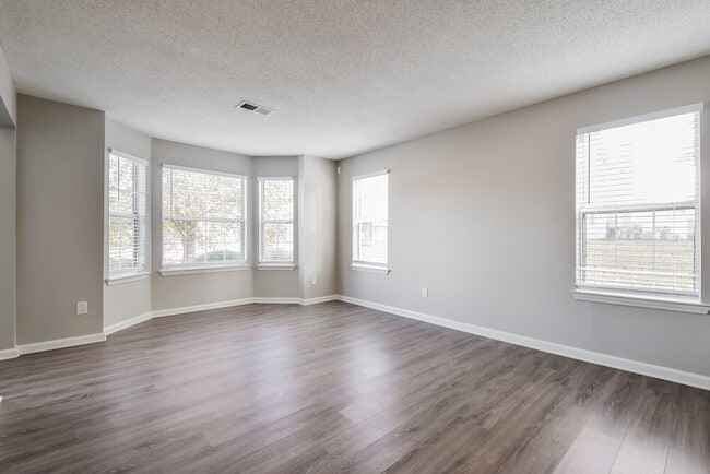 Building Photo - 3827 Riverview Bend