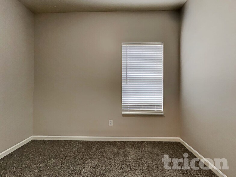 Building Photo - 675 Albermarle Dr