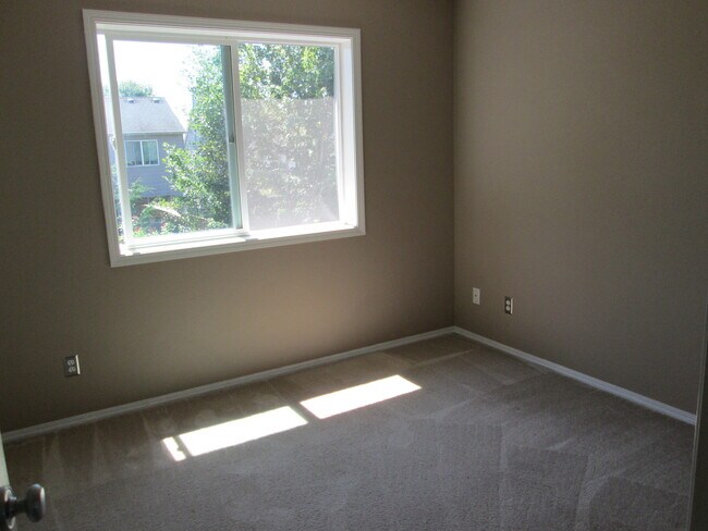Building Photo - 12540 NW Brimpton Ct