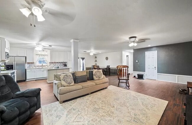 Building Photo - 5610 Fenske Ln