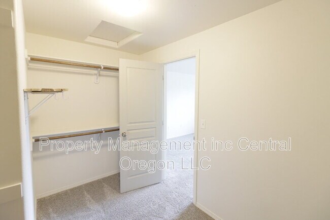Building Photo - 3576 SW Pumice Ave