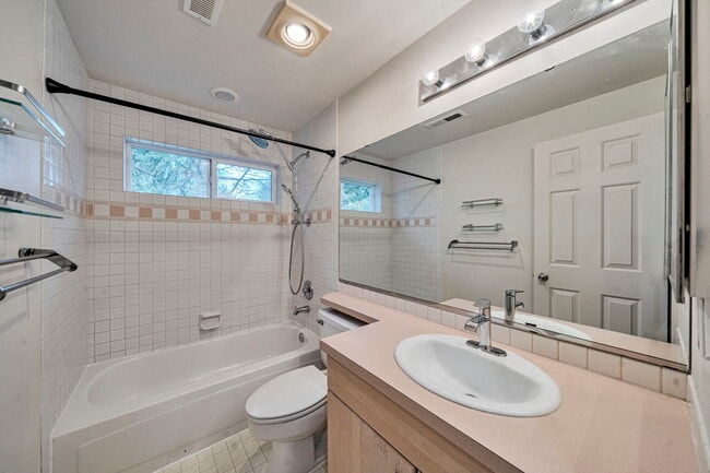 Building Photo - 4714 Fairwood Blvd NE