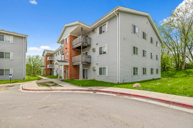 Building Photo - Ivy I | Elevated 3 Bedroom