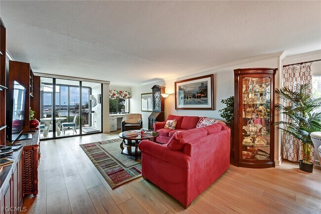 Building Photo - 4821 S Landings Dr