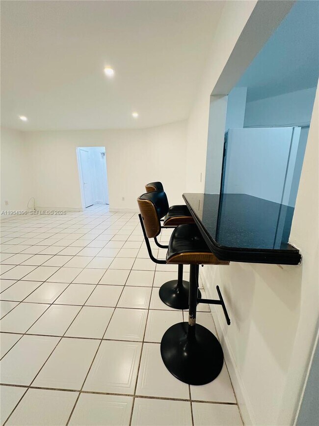 Building Photo - 50 Park Dr