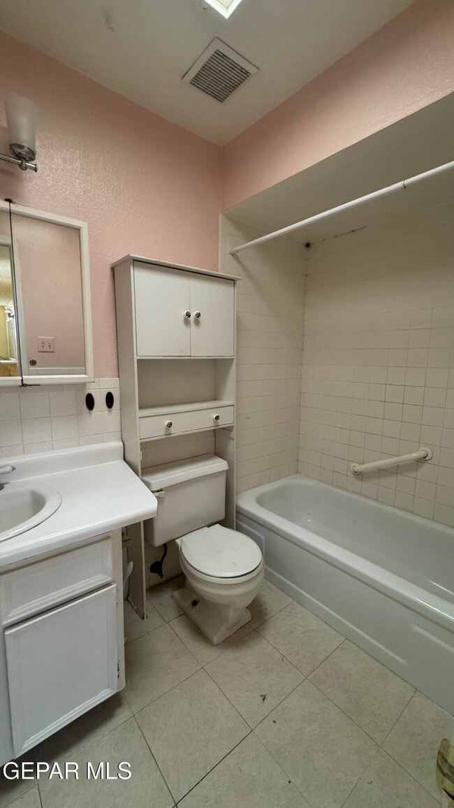 Building Photo - 10613 Springwood Dr