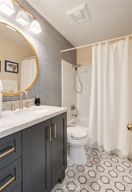 Building Photo - 17 Auvergne