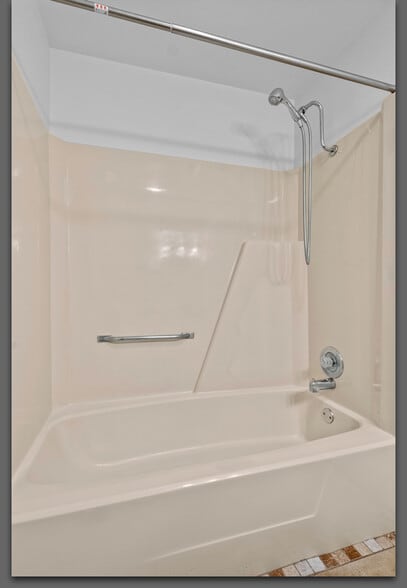East Bedroom?s Tub-Shower - 1519 N Leverett Ave