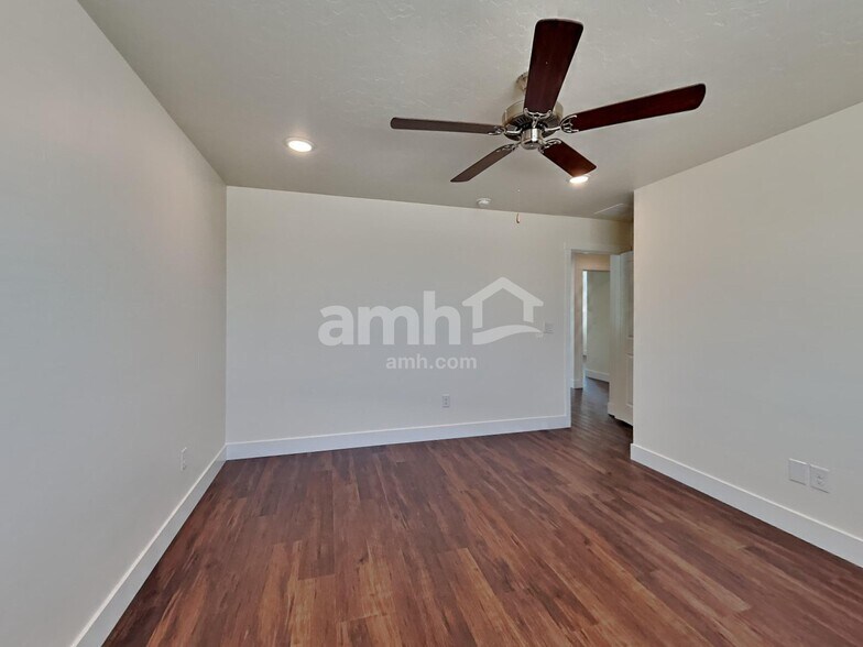 Building Photo - 1453 N Alderleaf Rd