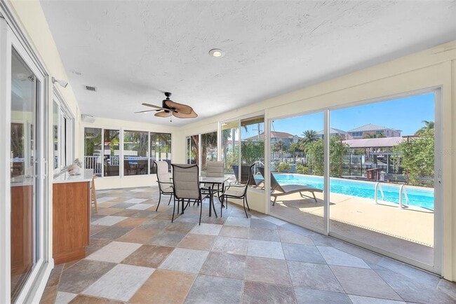 Building Photo - 1012 Spindle Palm Way