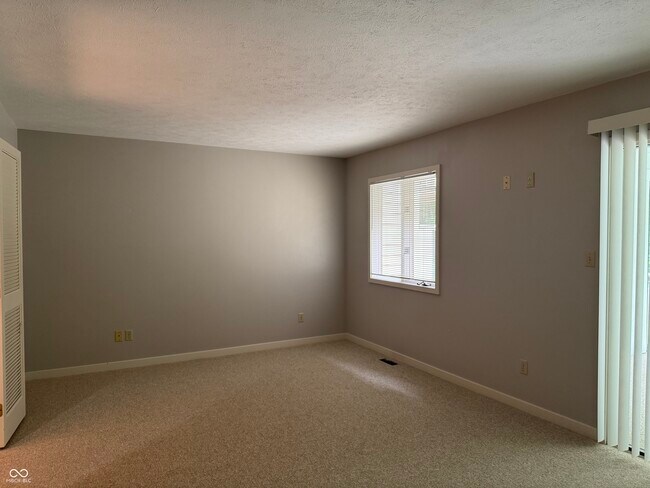 Building Photo - 329 Sandbrook Dr