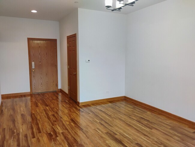 Building Photo - 397 Alles St