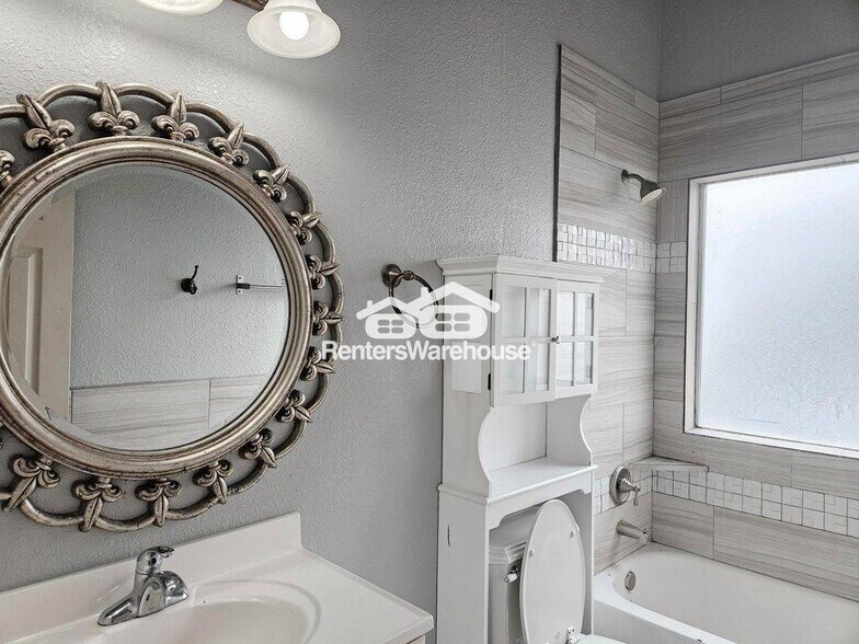 Building Photo - 5027 Creekmont Dr