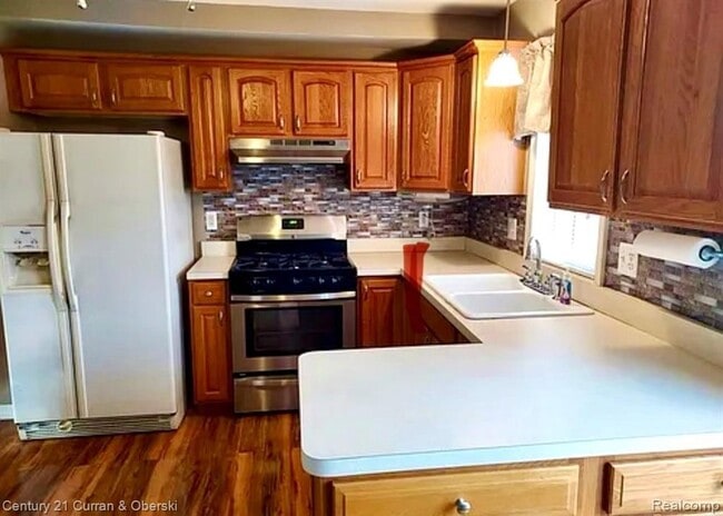 Building Photo - 32200 Fairchild St