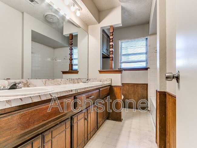 Building Photo - 5216 Coble St