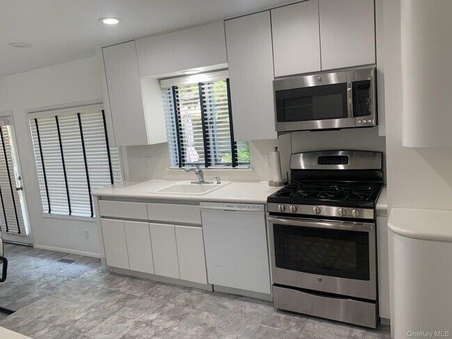 Building Photo - 220 Jackson Pl