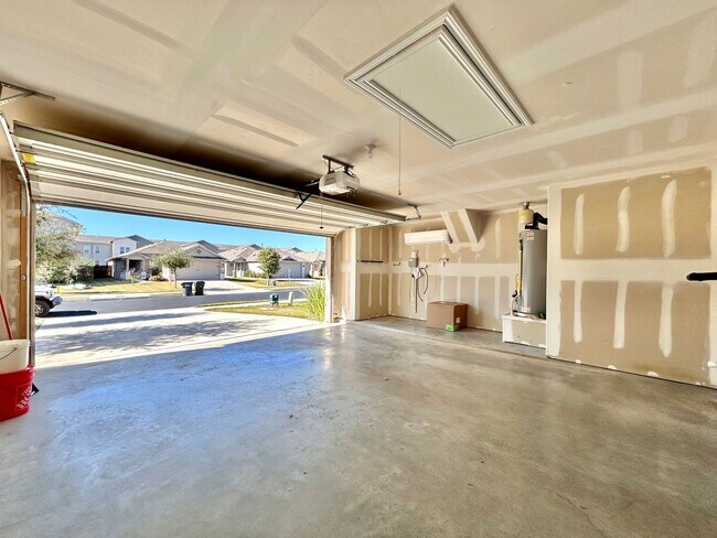 Building Photo - Move-In Ready 4-Bed, 2-Bath Home in Prime Fairhaven Location!